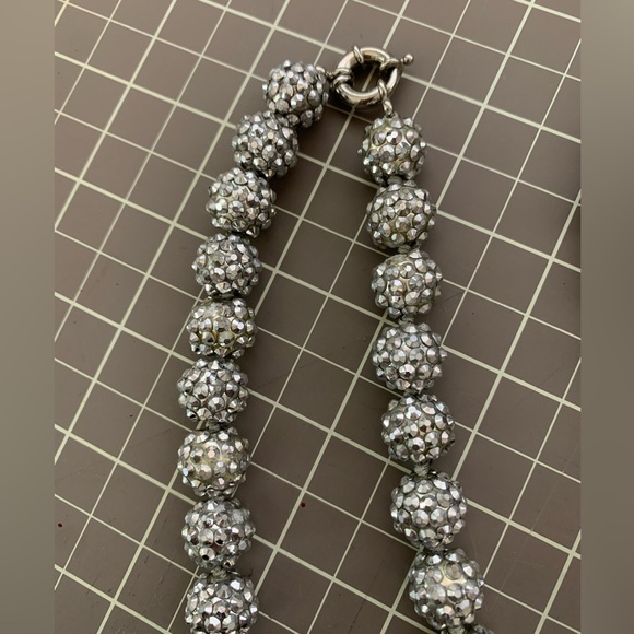 Sparkling tri-colour necklace set. - Picture 5 of 6